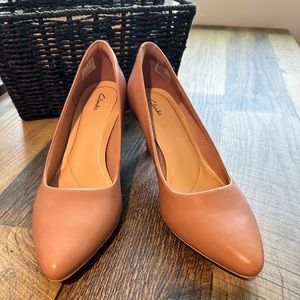 Clarks Women's Linvale Jerica Pump Size 9 Champagne Color